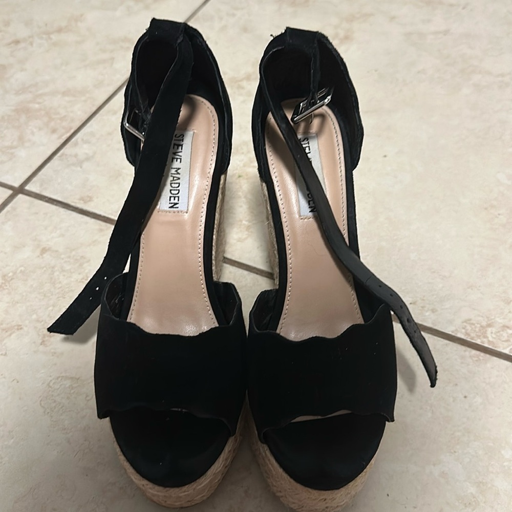 Steve Madden black wedges